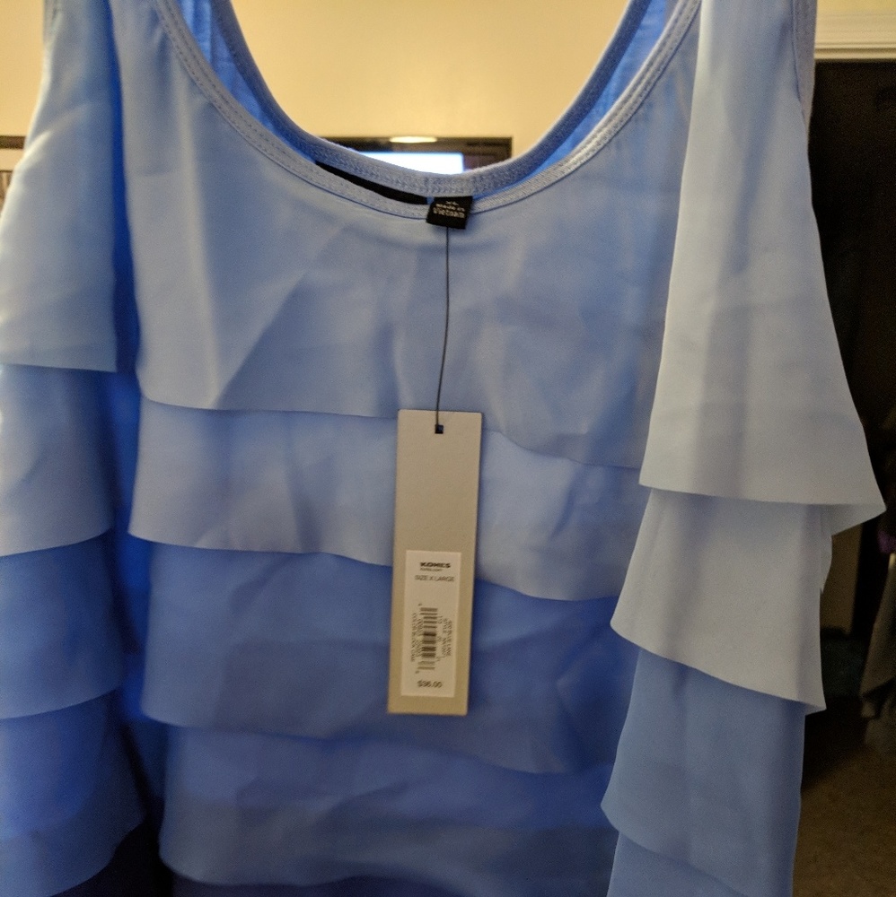 Blue flouncy top Size XL NWT